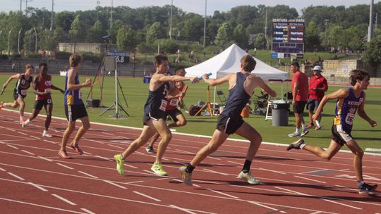 Chandler Wins 1600, 3200