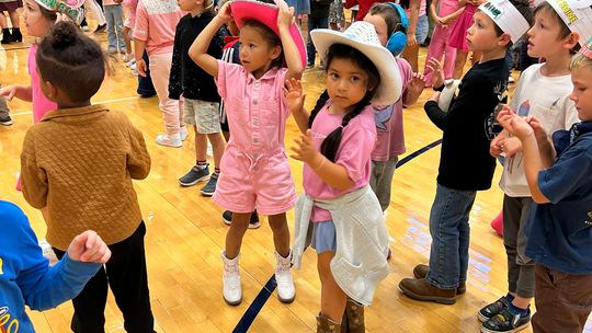 Lexington students go big for Dolly Day