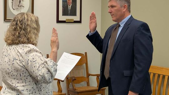 Sigler Sworn In As Interim Mayor