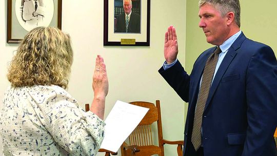Sigler Sworn In As Interim Mayor