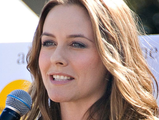 Alicia Silverstone Partnering with PETA to Find Baby Giraffes