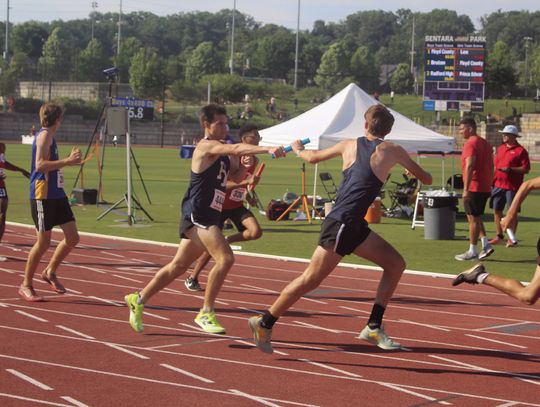 Chandler Wins 1600, 3200