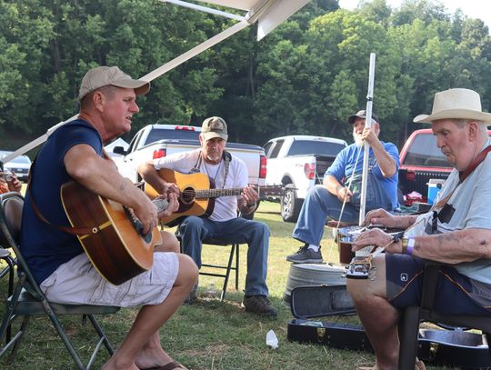 Fiddlin’And Pickin’