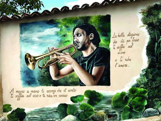 Gardens, Murals And A Stone City