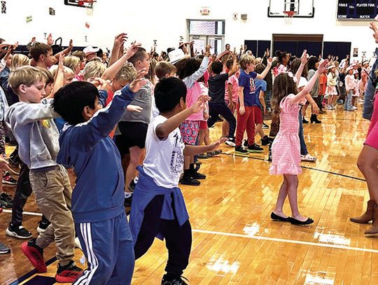 Waddell Students Go Big For Dolly