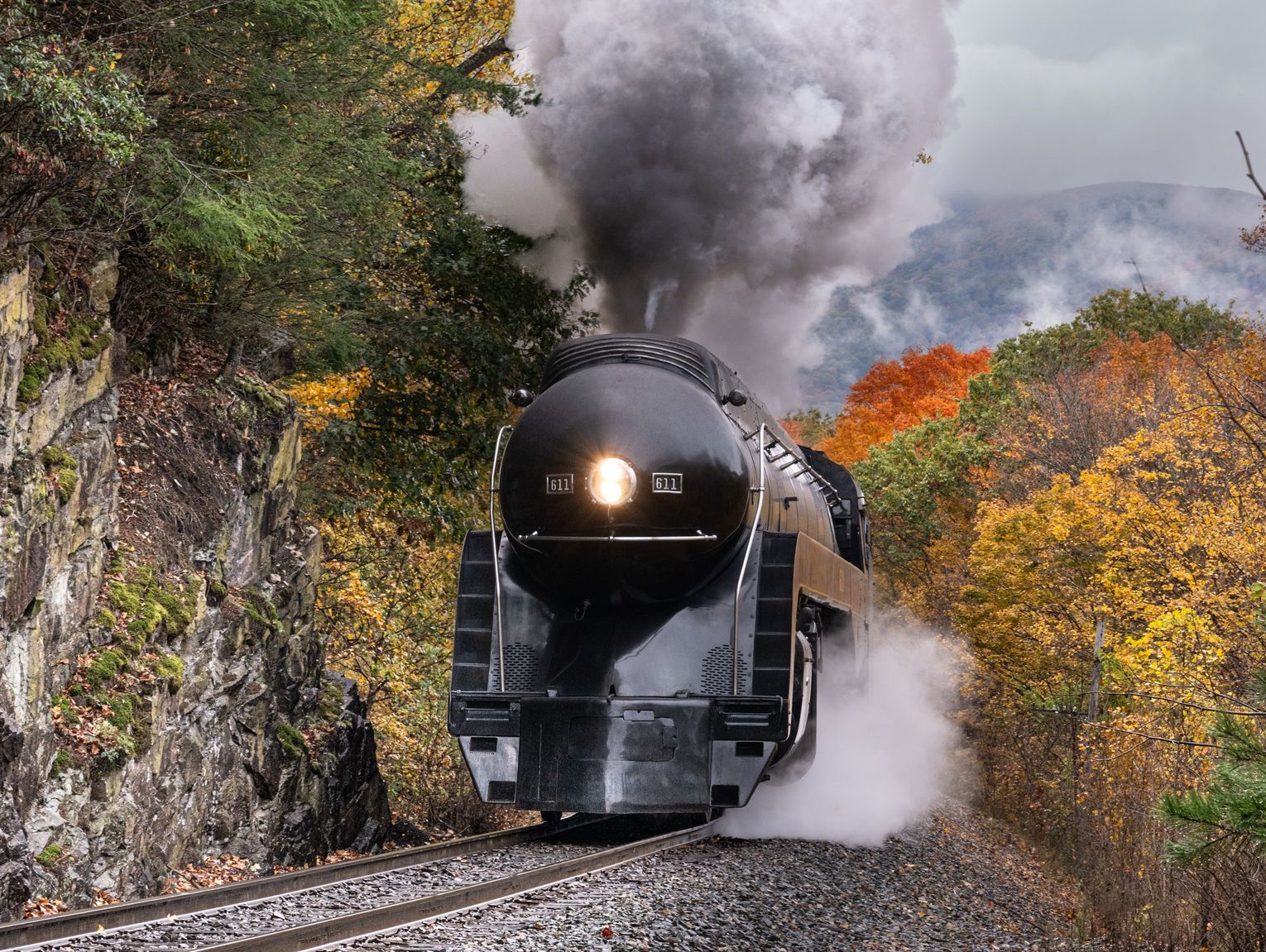 パブミラー　Great Vacation Railroad We Found the Abandoned Polar Express Train! - YouTube