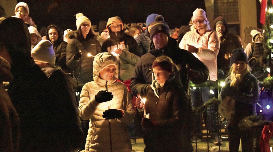 A Chilly Tree Lighting