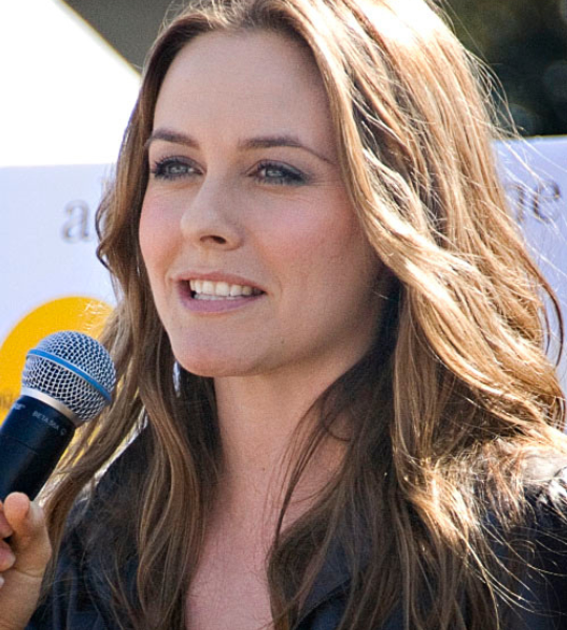 Alicia Silverstone Partnering with PETA to Find Baby Giraffes Alicia Silverstone Partnering with PETA to Find Baby Giraffes