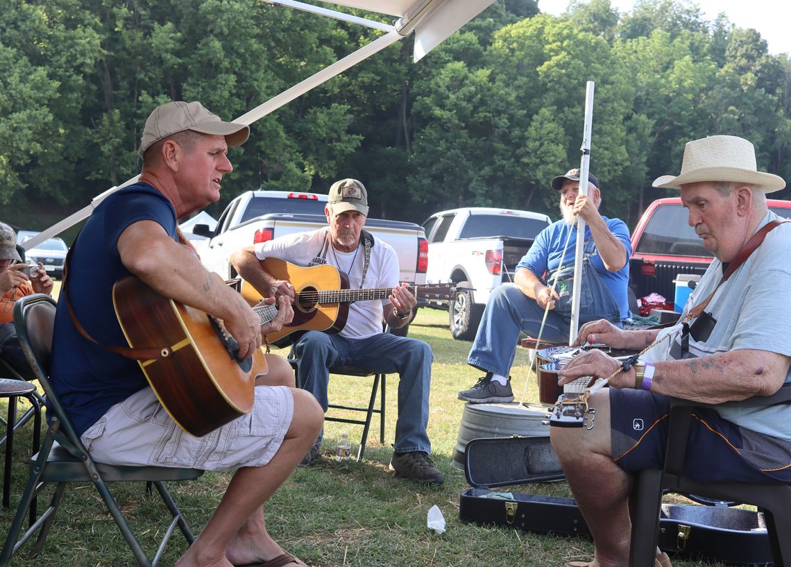 Fiddlin’And Pickin’