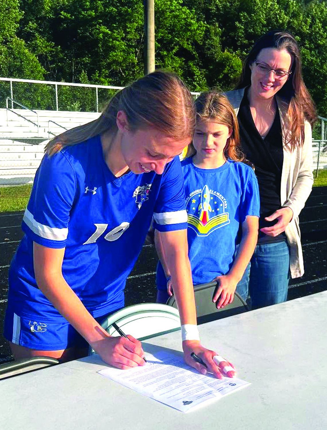 Fourteen Wildcats Sign With College Teams