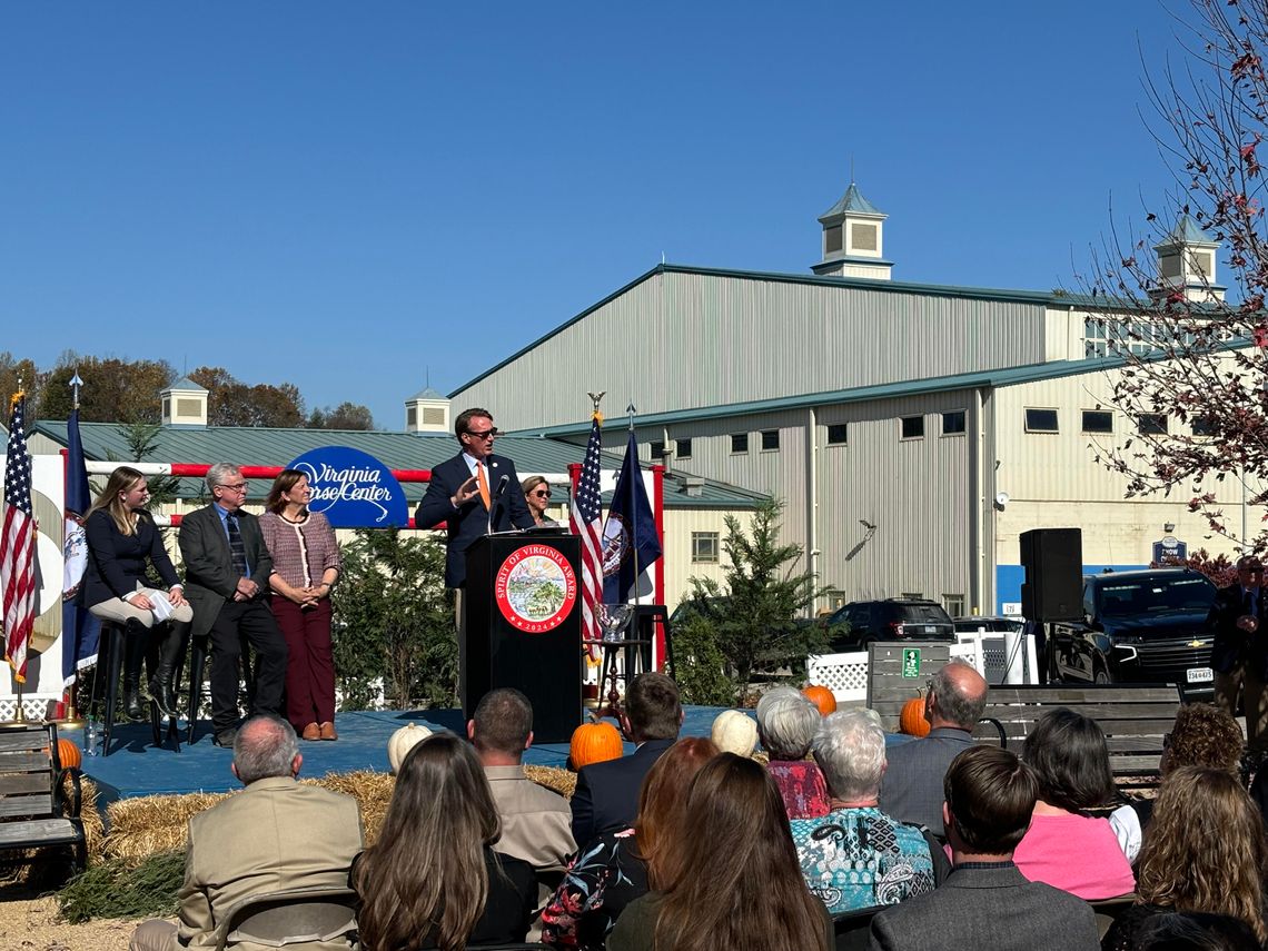 Governor Visits Horse Center To Present Award